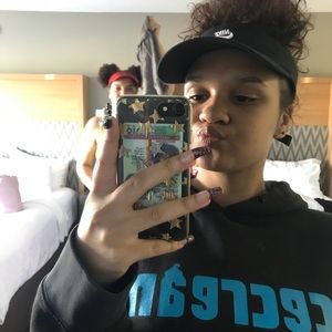 Meet your Posher, Julia